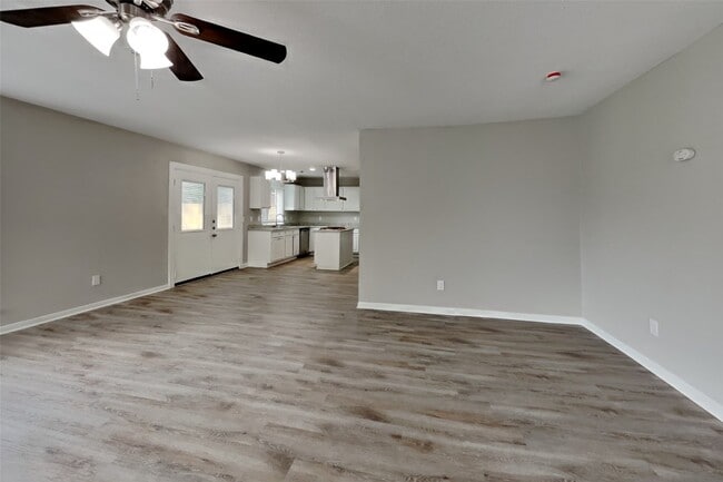 Building Photo - 16303 Hickory Point Rd