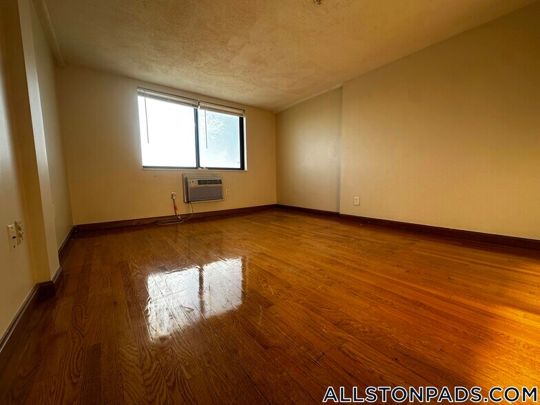 Building Photo - 1110 Commonwealth Ave