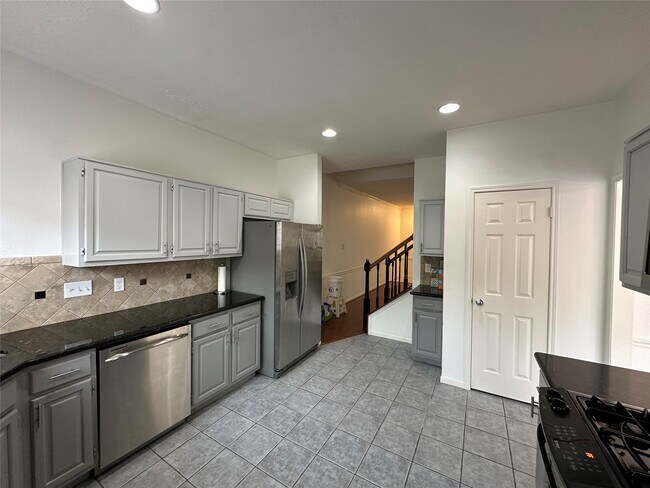 Building Photo - 2204 Gemini St