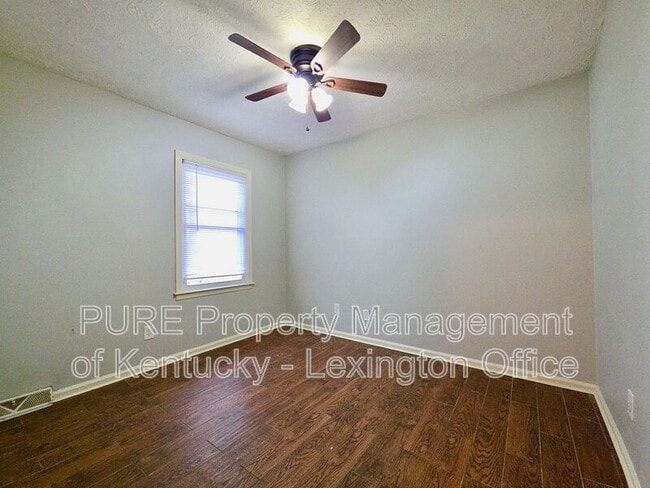 Building Photo - 305 Lake St