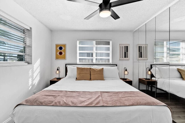 Building Photo - 730 N 72nd Terrace