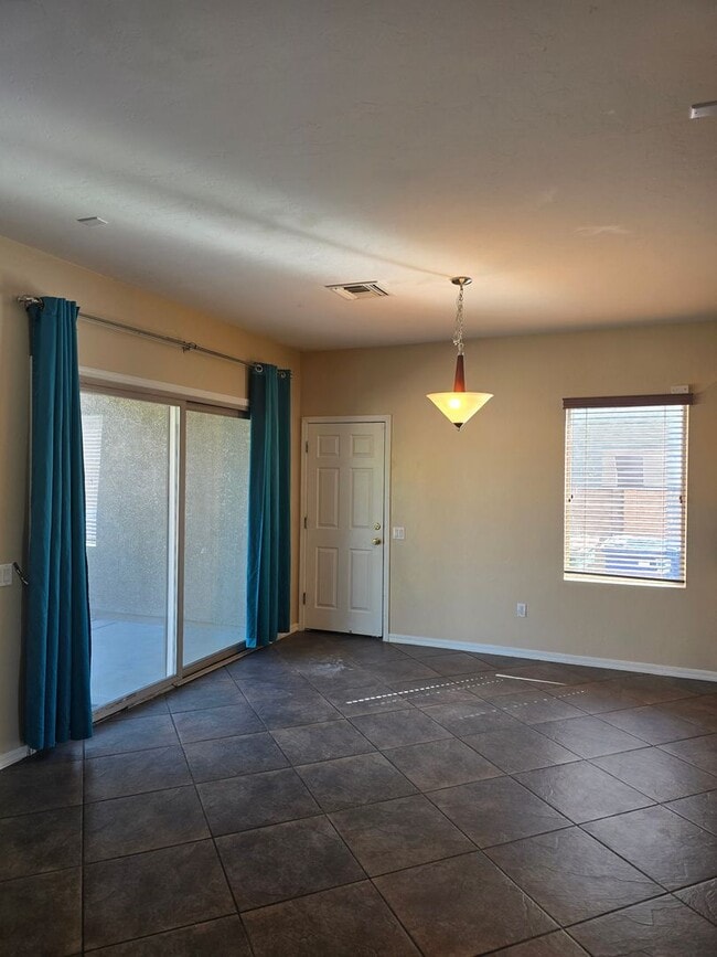 Building Photo - FREE RENT FOR OCTOBER AND $100 VISA GIFT C...