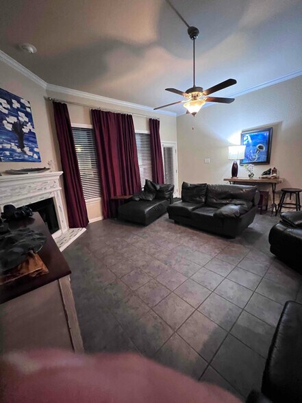 Building Photo - 820 Osage Dr