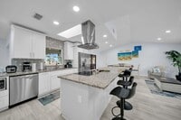 Building Photo - 299 Rotonda Cir