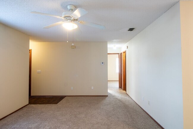 Building Photo - Move-In Ready 3-Bedroom, 2-Bathroom Rental...