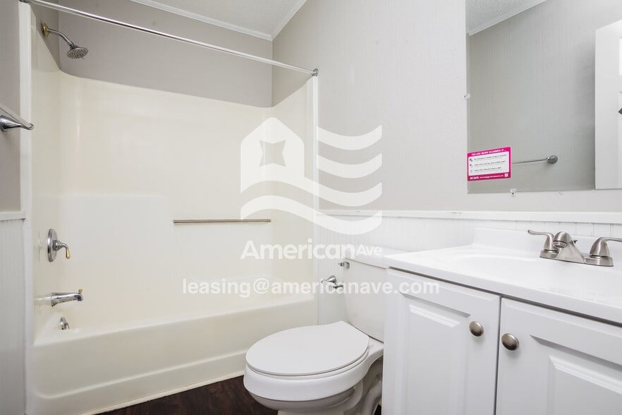 Building Photo - 111 Glenwood Dr