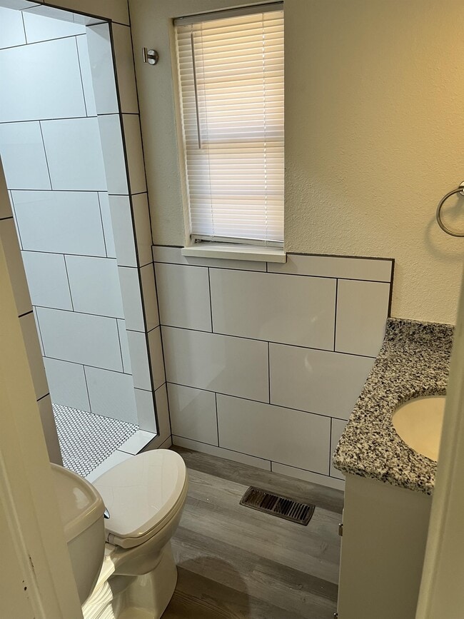 Building Photo - 135 Orchard Dr