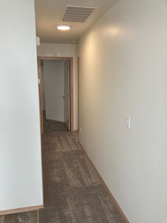 Building Photo - Three Bedroom Home in South Salem, Large Yard