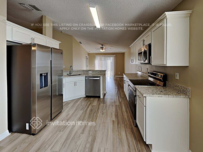 Building Photo - 2115 Bayhill Dr