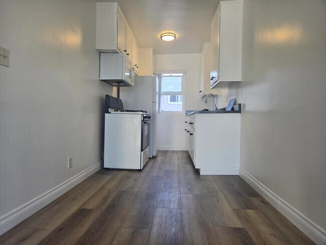 Interior Photo - 2346 W. 18th St