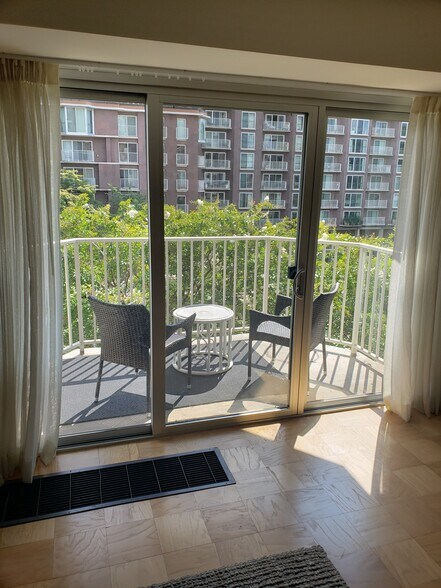 balcony - 510 N St SW