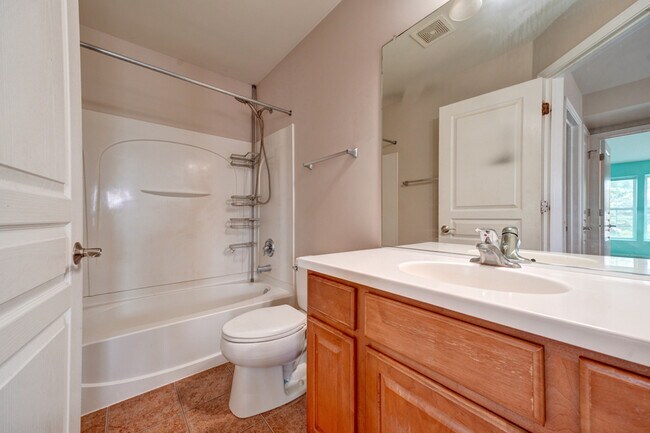 Building Photo - 511 Valentine Way