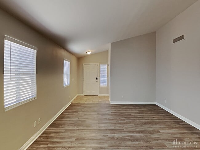 Building Photo - 2704 Purple Root Dr