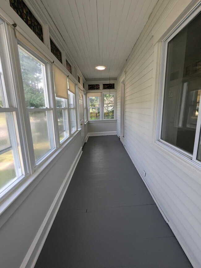 Building Photo - 15 Locust Ave