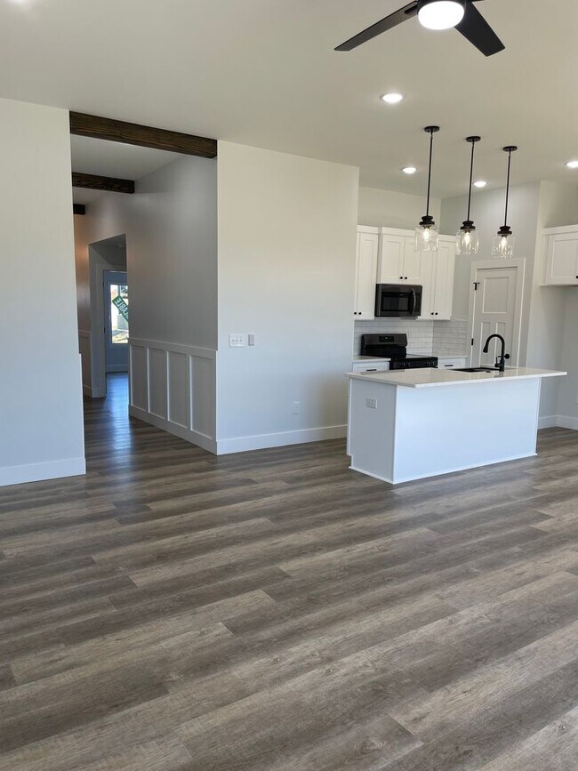 Building Photo - Beautiful Home for Rent – Modern Comforts & Great Features!