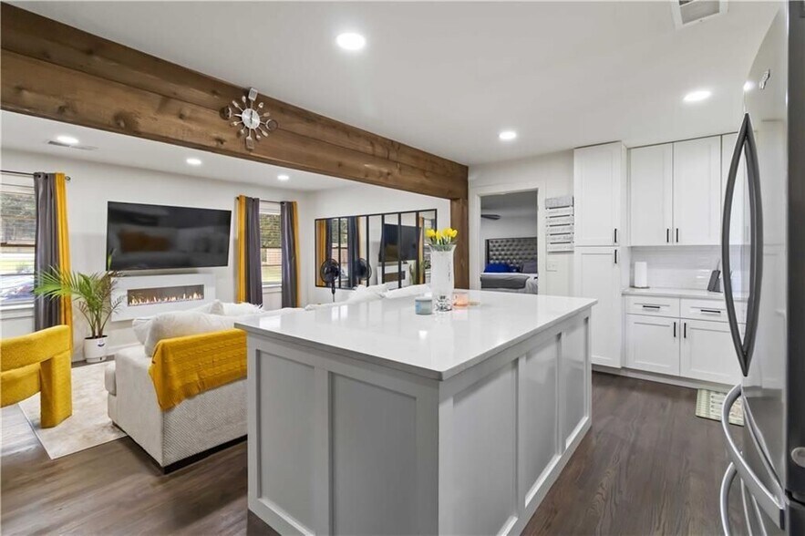 Building Photo - 2327 Young Rd