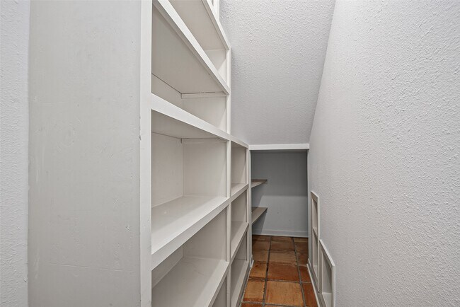 Building Photo - 1344 Chardonnay Dr