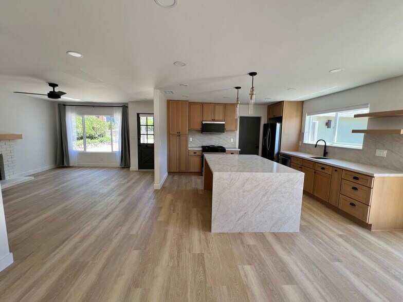 Building Photo - 1327 Tanglewood Dr