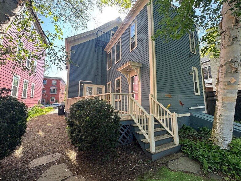 Building Photo - 30 Carver St