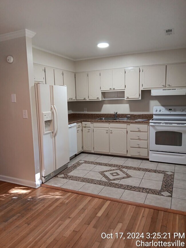Building Photo - 110 Middlesex Dr