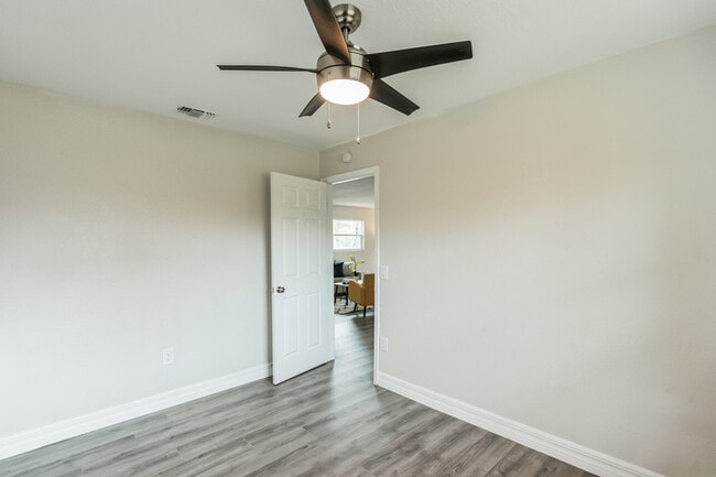 Building Photo - 224 Singleton Ave