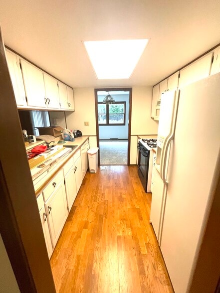 Building Photo - 721 E Wellington Ct