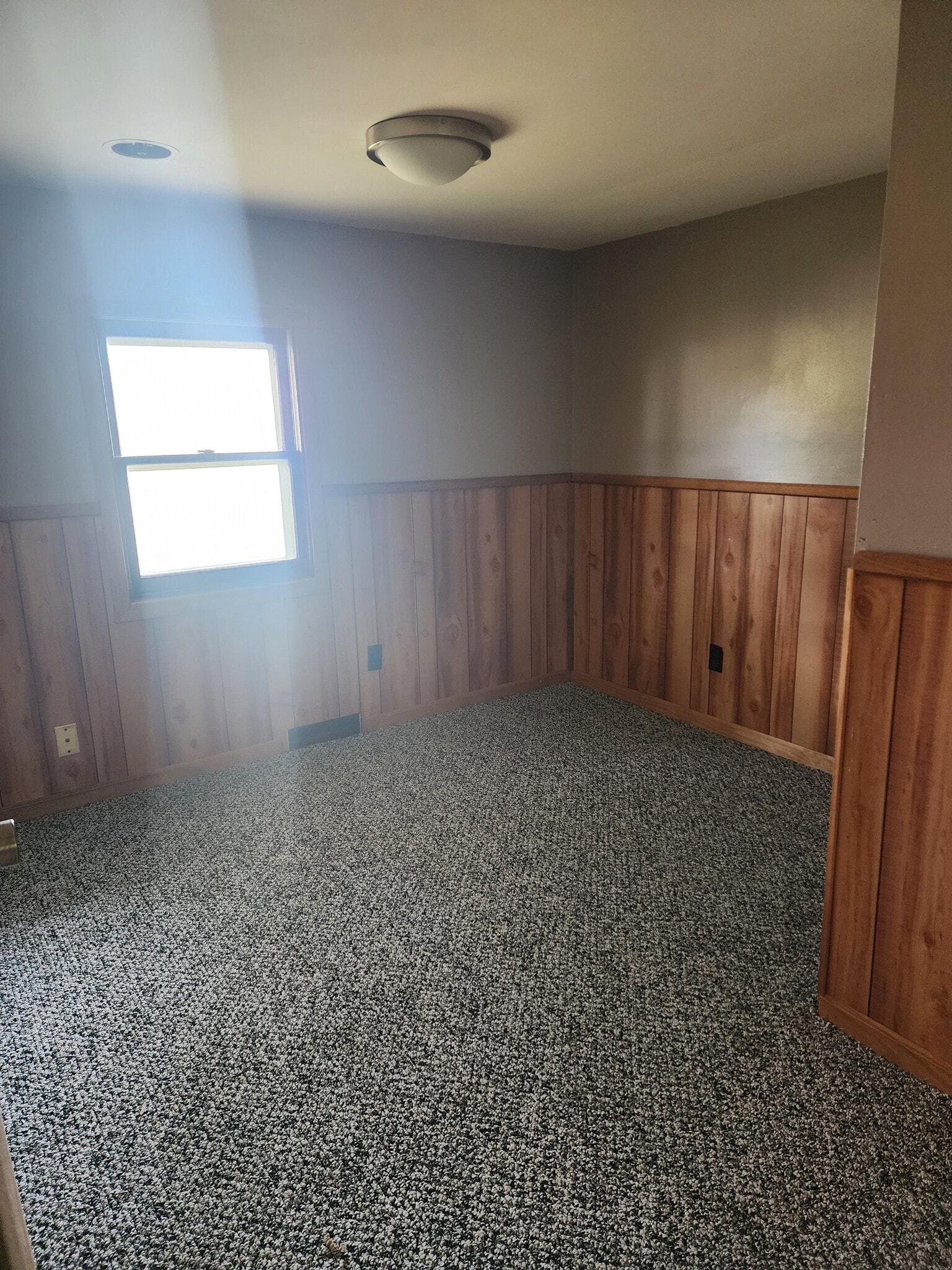 Building Photo - 325 3rd Ave SW