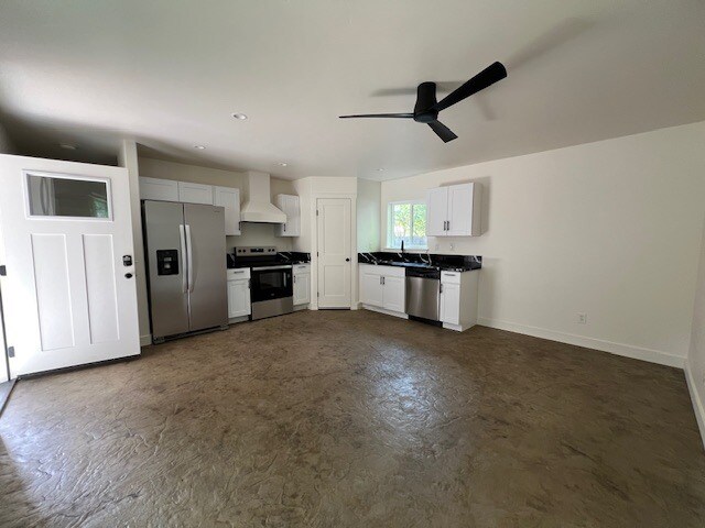 Building Photo - 205 W 20th St