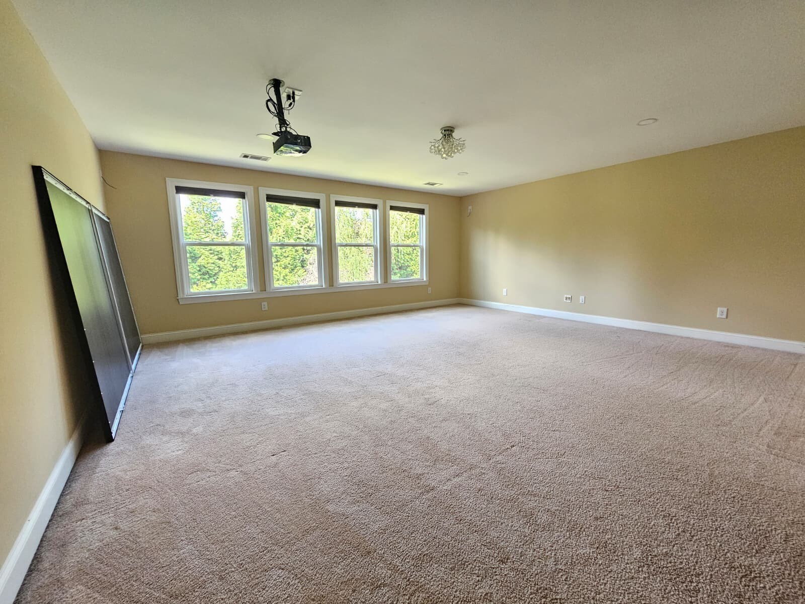 Building Photo - 1530 Bledsoe Ln