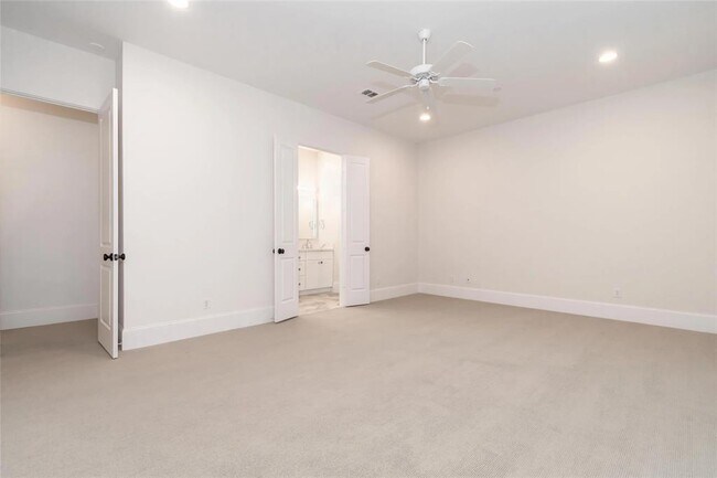 Building Photo - 3821 N Braeswood Blvd