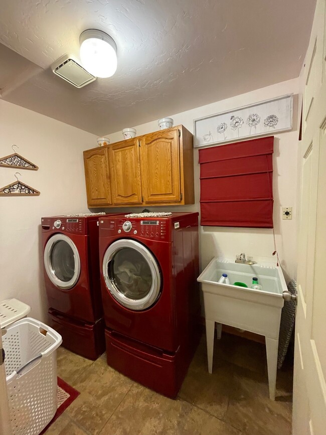 Building Photo - 4350 N Agua Fria Dr