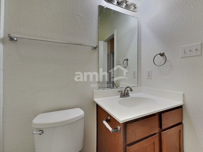 Building Photo - 924 Mesa Vista Dr