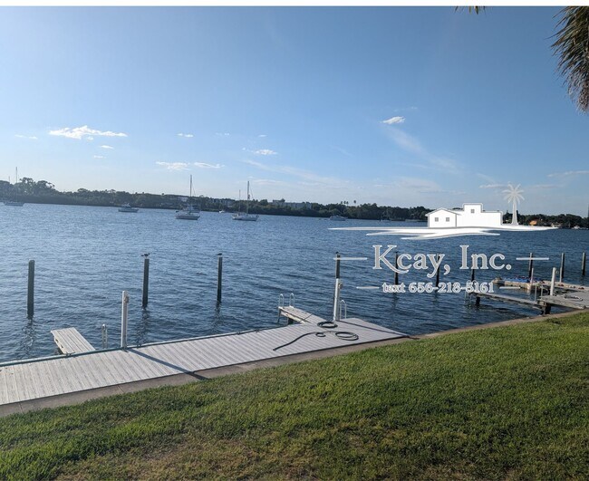 Building Photo - 101 Pompano Dr SE