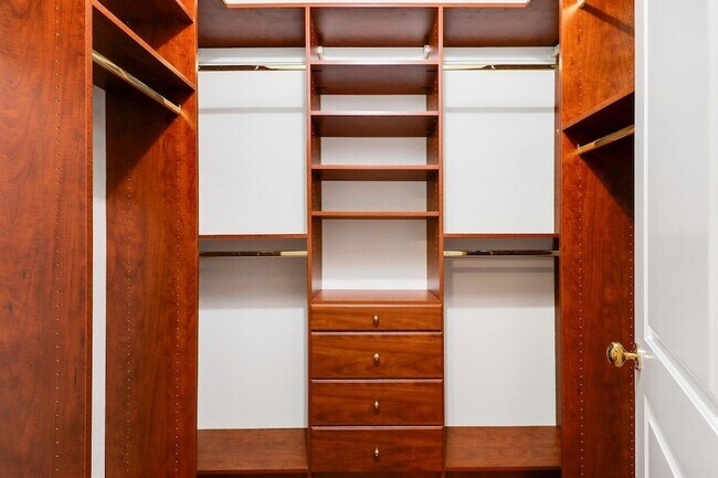 Building Photo - 67 Pacer Cir