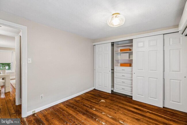 Building Photo - 788 N Croskey St