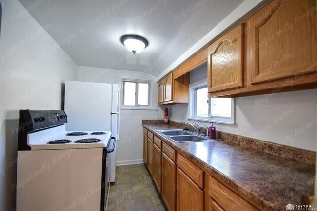 Building Photo - 2926 Robin Rd