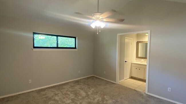 Building Photo - Beautiful Home in Established Neighborhood
