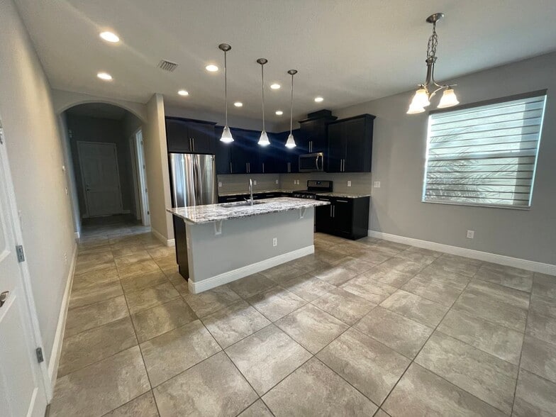 Building Photo - 2981 Casterton Dr