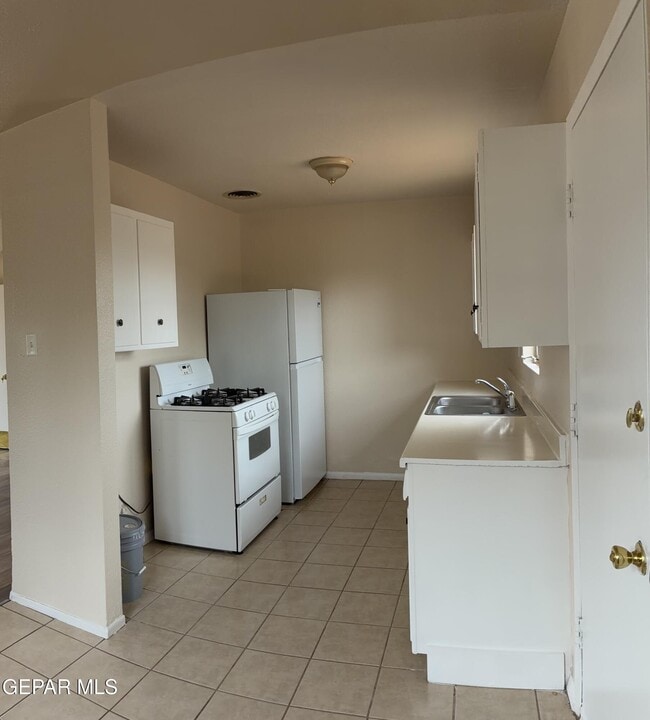 Building Photo - 5140 Tropicana Ave