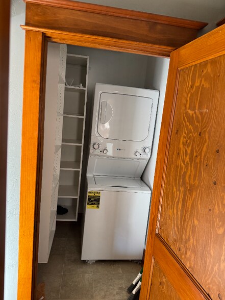 Building Photo - 619 1st St