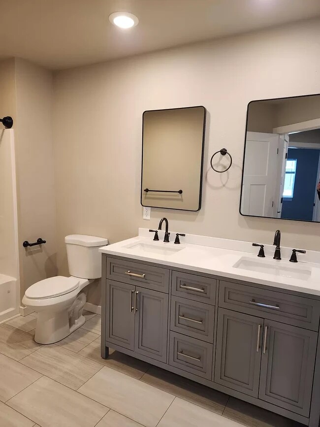 Building Photo - 304 Nieson St