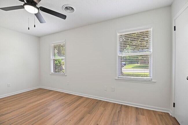 Building Photo - 2117 Semmes Dr