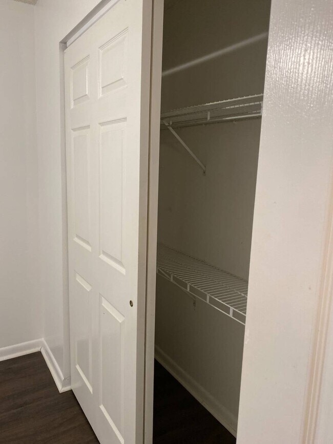 Building Photo - 5344 Elwood Rd