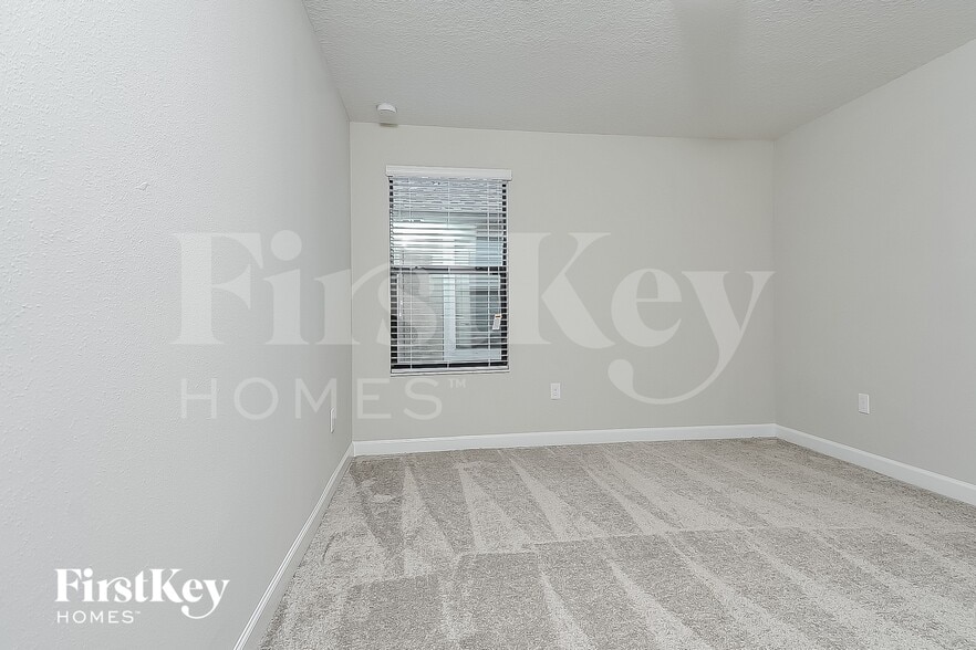 Building Photo - 9823 Ivory Dr