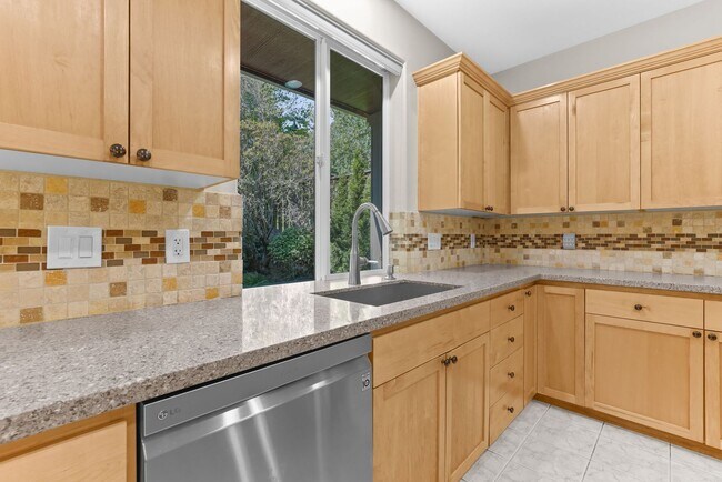 Building Photo - FOR RENT: CORNER LOT, Immaculate, lovely and spacious home - 5 bed, 3 bath + bonus room with 3-ca...