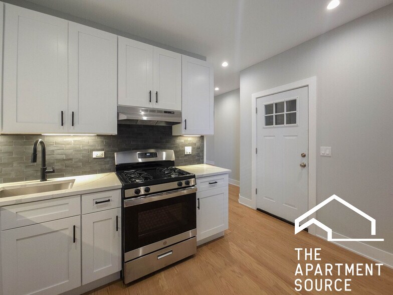 Building Photo - 4847 N Wolcott Ave