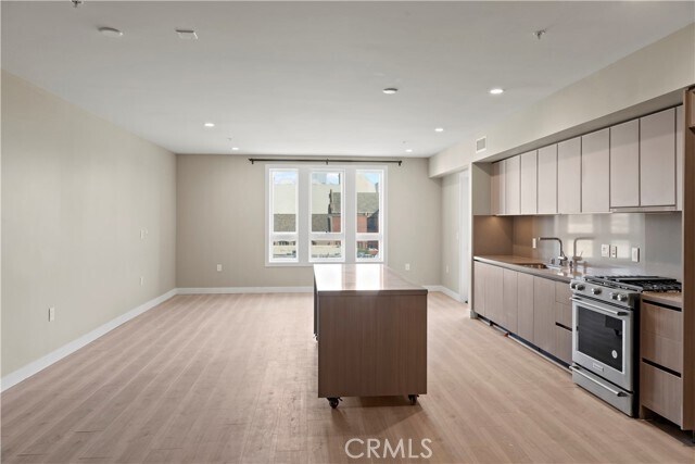 Building Photo - 39 S Los Robles Ave