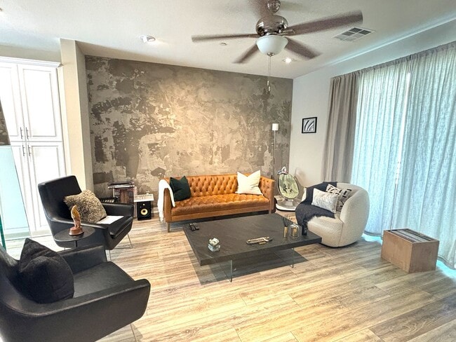 Building Photo - Stylish, Modern Townhome with Designer Tou...