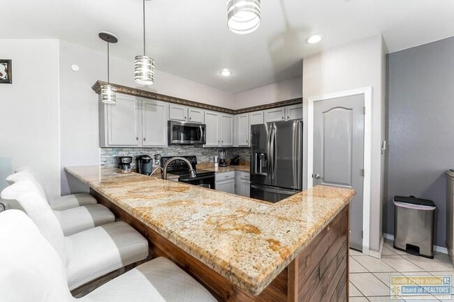 Building Photo - 1 Torrey Pines Dr