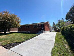 Building Photo - Great North Location - Single Family Home